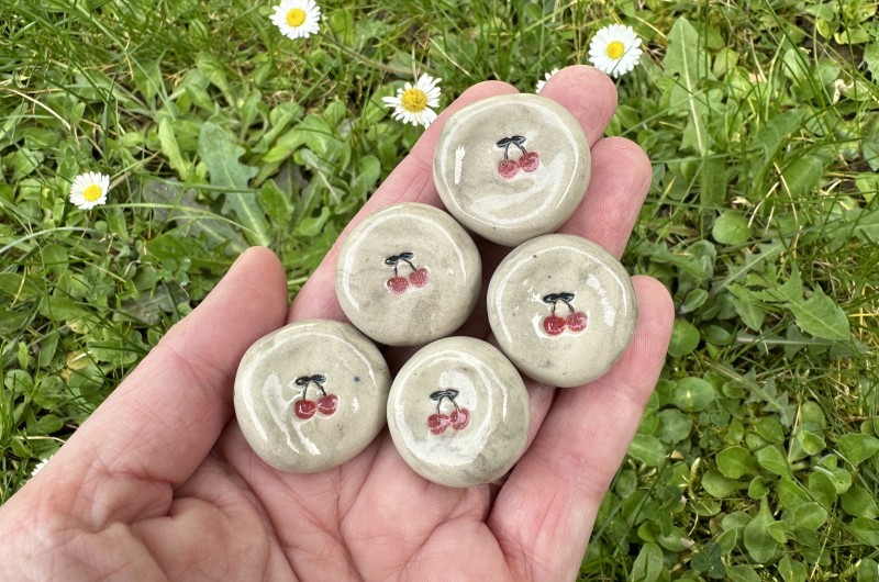 Worry Stone Cerises en céramique