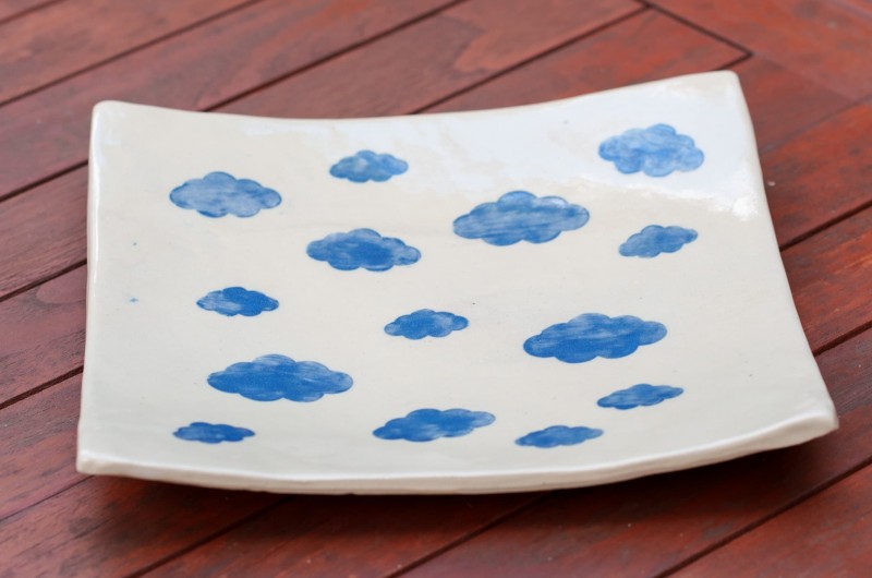 Assiette carrée nuages