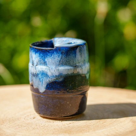 Tasse à emporter en céramique bleue